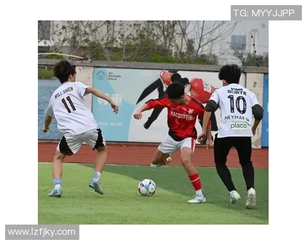 校园足球明星齐聚一堂精彩比赛即将上演引发热血沸腾的青春对决